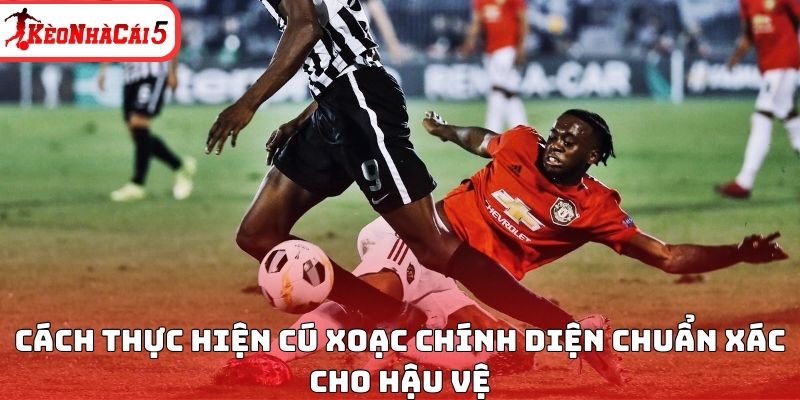 Cách thực hiện cú xoạc chính diện chuẩn xác cho hậu vệ